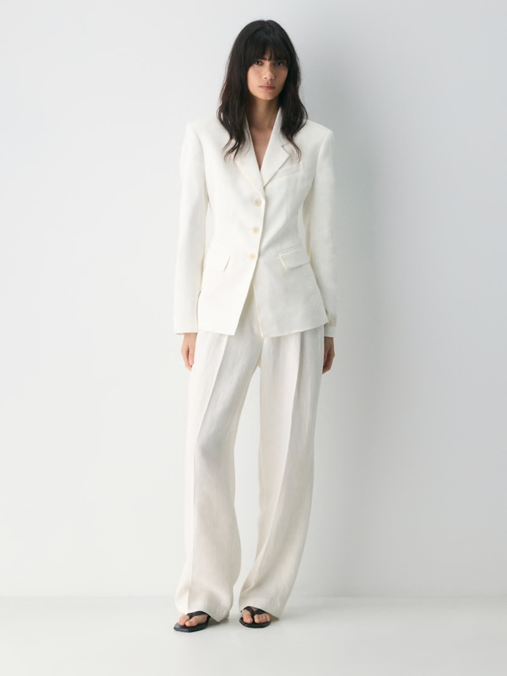 Aritzia Babaton Size 2 Standout Linen Blazer - White